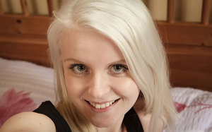 18 year old girl sexys her sisters boyfriend and sends her the selfie as proof